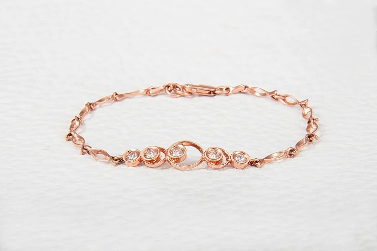 Браслет из красного золота с 5 бриллиантами