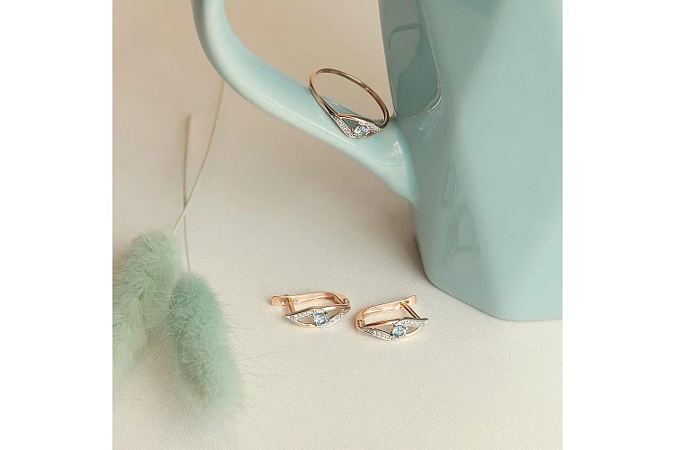 Серьги из красного золота с 2 топазами swiss и 16 фианитами