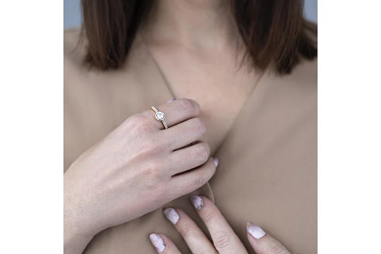 Кольцо из красного золота с 27 фианитами