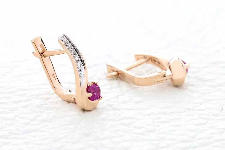 Серьги из красного золота с 2 корундами и 10 бриллиантами