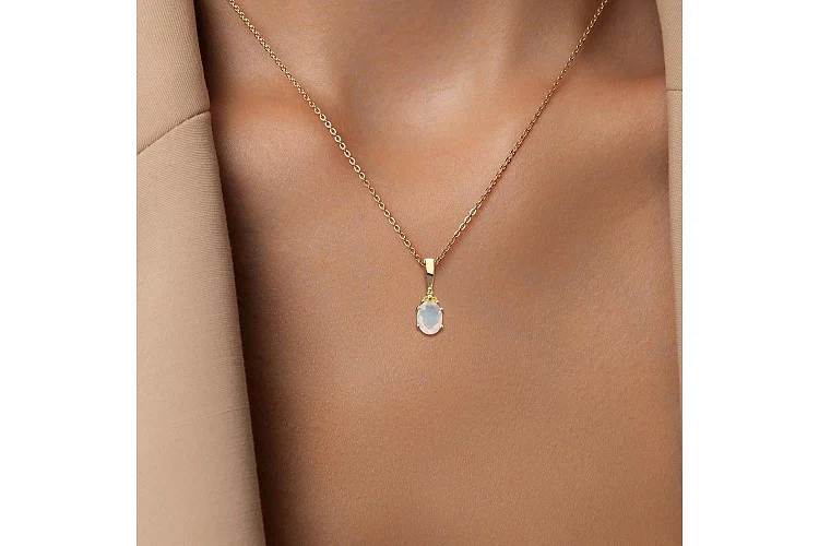 Подвеска из жёлтого золота с опалом и 3 сапфирами