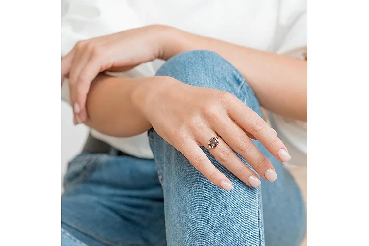 Кольцо из красного золота с александритом