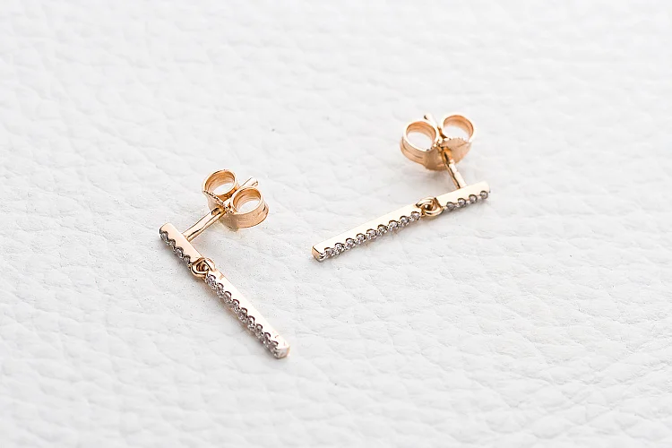 Серьги-пусеты Дорожки из красного золота с 28 фианитами