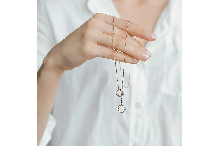 Колье Круг из красного золота с 16 фианитами