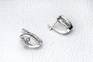 Серьги из белого золота с 22 фианитами