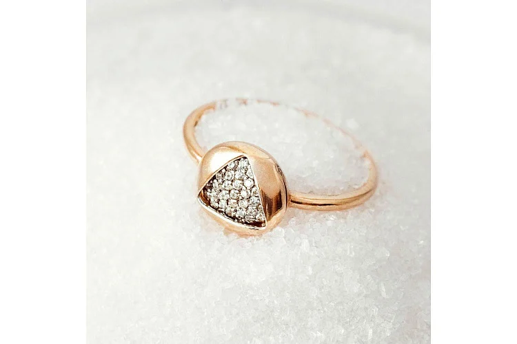 Кольцо из красного золота с 34 фианитами