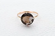 Кольцо из красного золота с раухтопазом и 7 фианитами