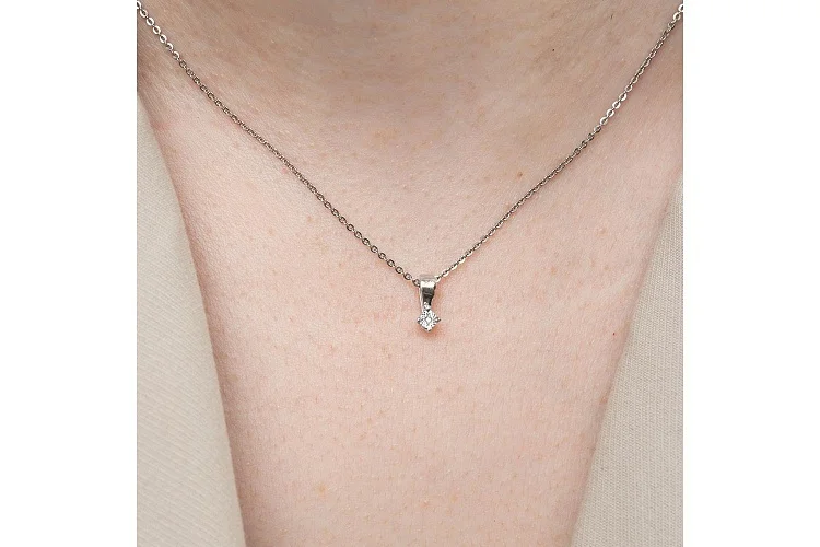 Подвеска из белого золота с бриллиантом