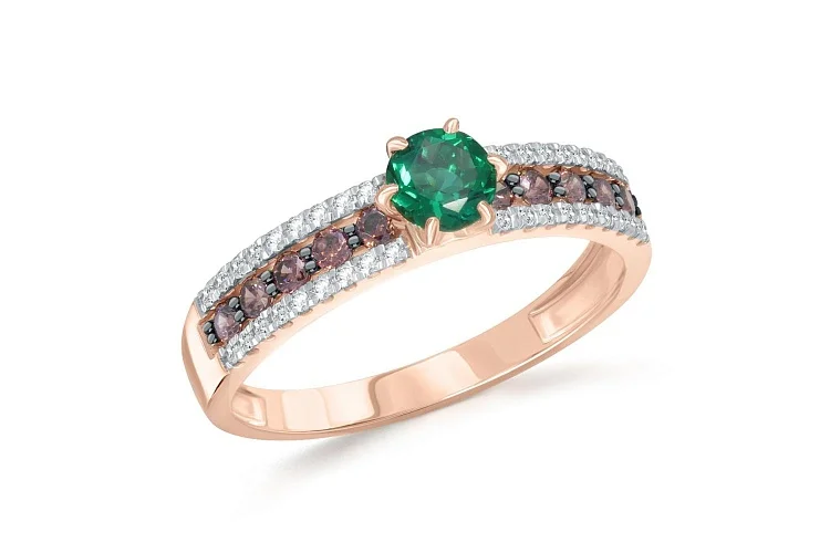 Кольцо из красного золота с изумрудом и 46 фианитами