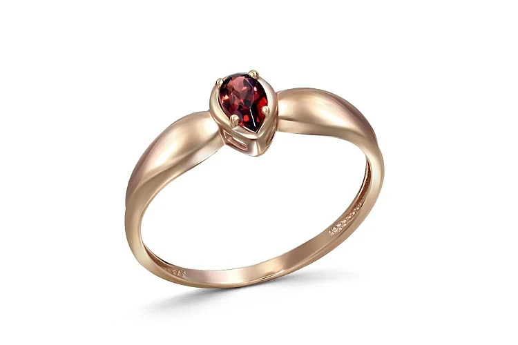 Кольцо из красного золота с гранатом