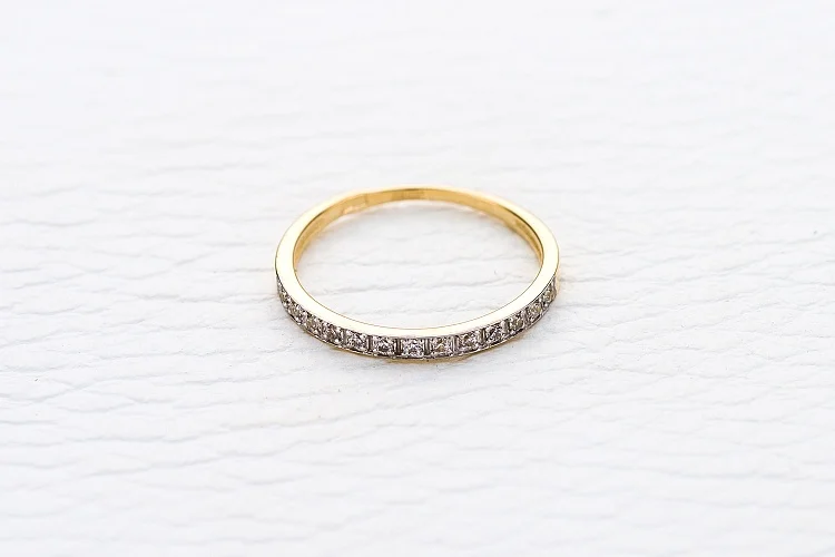 Кольцо Дорожка из жёлтого золота с 13 фианитами