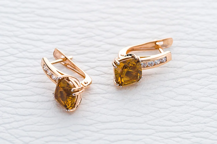 Серьги из красного золота с 2 султанитами и 8 фианитами