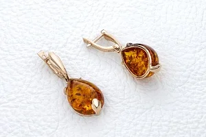 Серьги из красного золота с янтарём