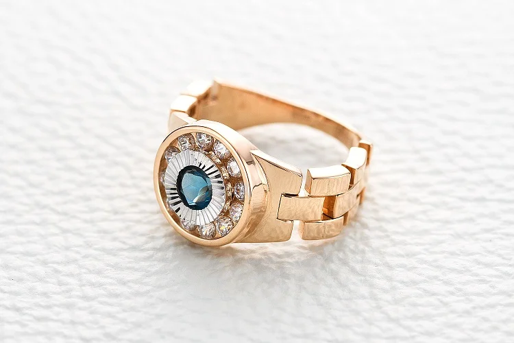 Печатка из красного золота с топазом лондон и 12 фианитами