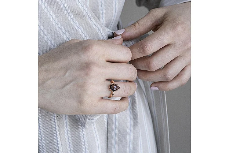 Кольцо из красного золота с раухтопазом