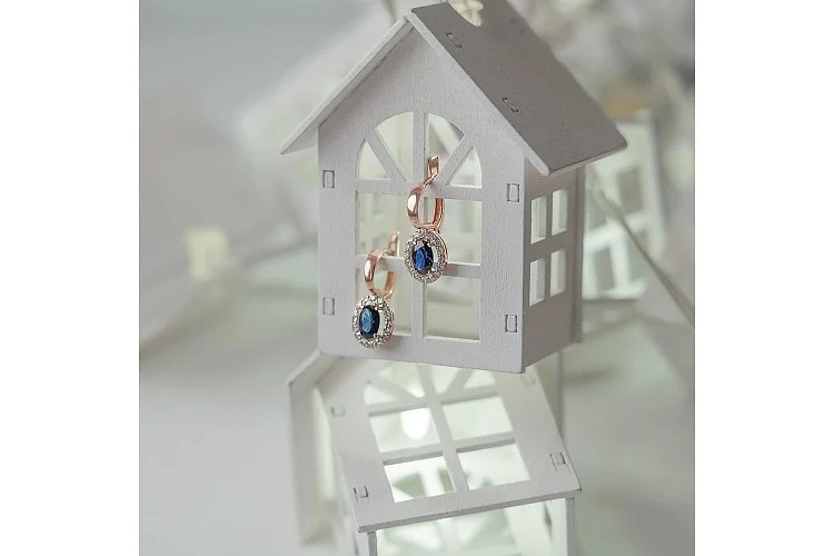 Серьги из красного золота с 2 сапфирами и 32 бриллиантами