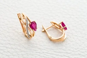 Серьги из красного золота с 2 рубинами и 24 бриллиантами