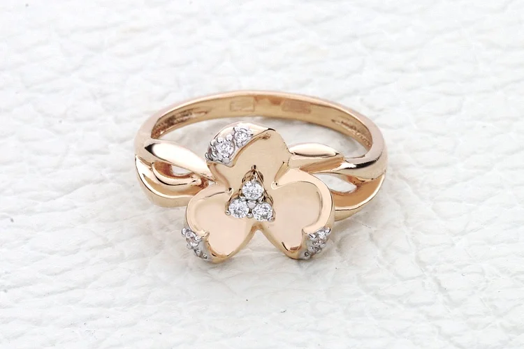 Кольцо Цветок из красного золота с 10 фианитами