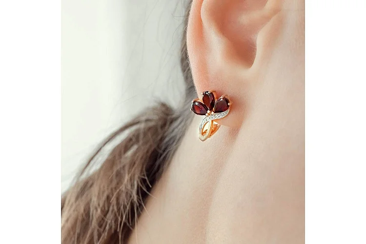 Серьги Цветы из красного золота с 6 гранатами и 12 фианитами