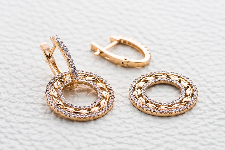 Серьги Круги из красного золота с 168 фианитами