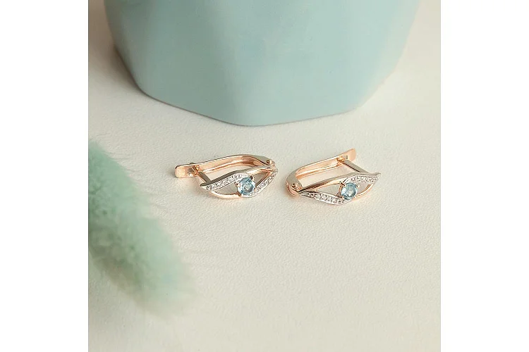 Серьги из красного золота с 2 топазами swiss и 16 фианитами