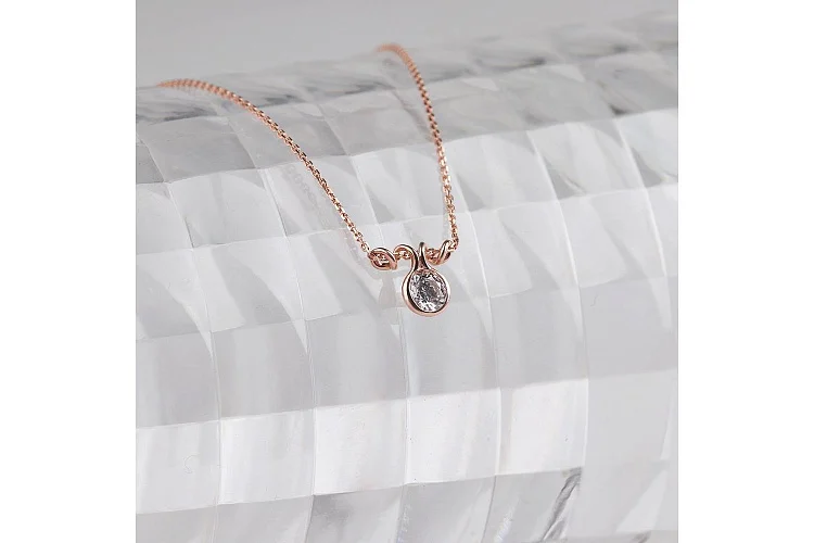 Колье из красного золота с кристаллом swarovski