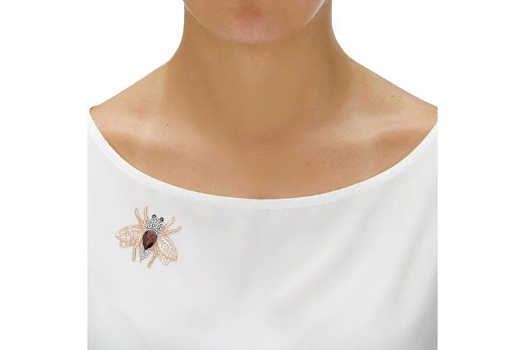 Брошь Пчела из красного золота с 32 гранатами