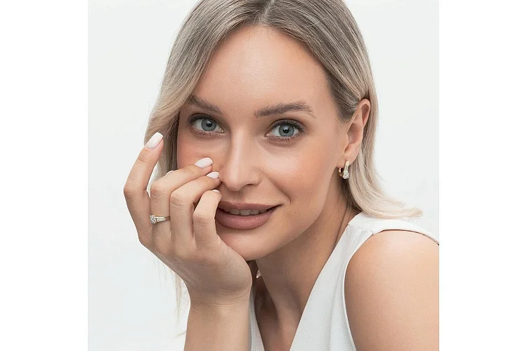 Серьги из жёлтого золота с 26 фианитами