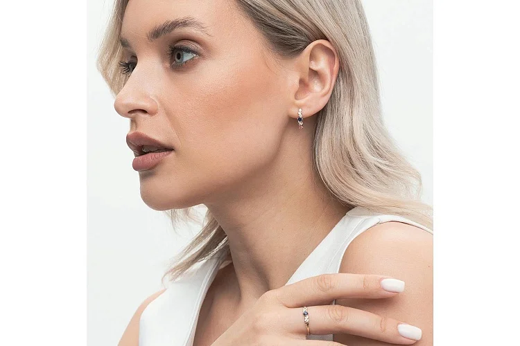 Кольцо из красного золота с сапфиром и 6 бриллиантами