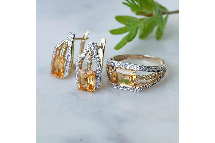 Серьги из жёлтого золота с 2 цитринами и 56 фианитами
