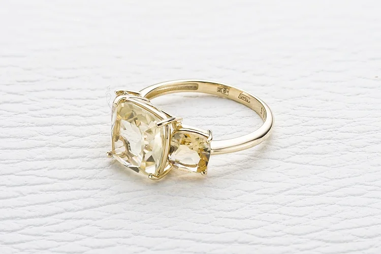 Кольцо из жёлтого золота с 3 цитринами