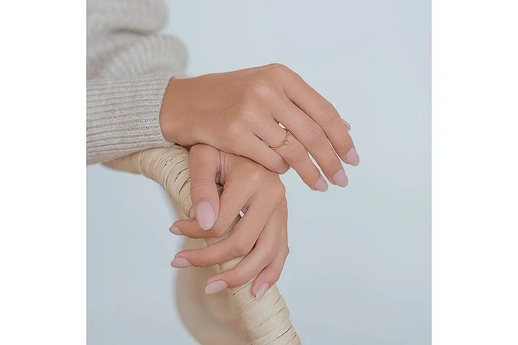 Кольцо из красного золота с бриллиантом