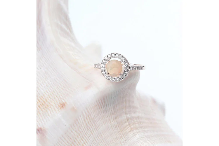 Кольцо из красного золота с опалом и 30 фианитами