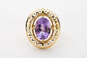 Кольцо из жёлтого золота с аметистом