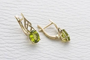 Серьги из жёлтого золота с 2 хризолитами