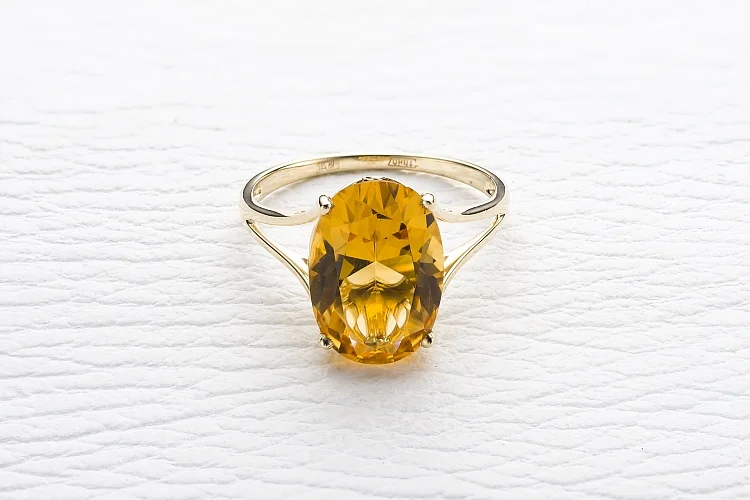 Кольцо из жёлтого золота с цитрином