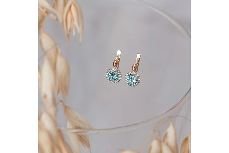 Серьги из красного золота с 2 топазами swiss и 32 фианитами