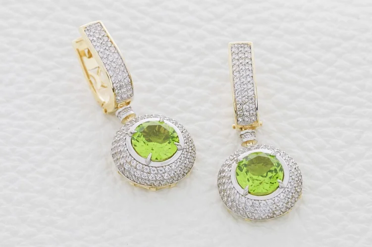 Серьги из жёлтого золота с 2 кварцами и 278 фианитами