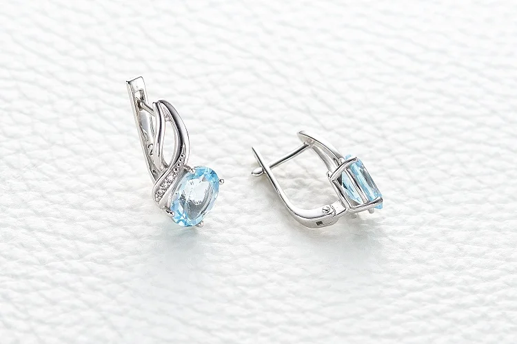 Серьги из белого золота с 8 топазами sky