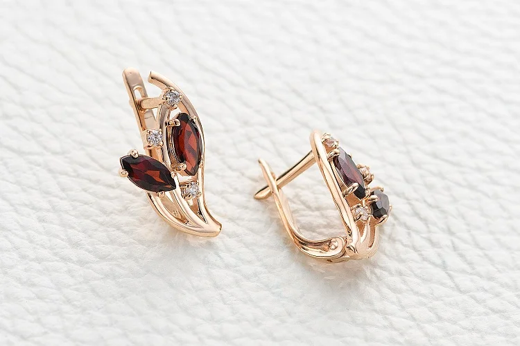 Серьги Цветы из красного золота с 4 гранатами и 6 фианитами