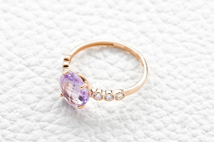 Кольцо из красного золота с аметистом и 6 фианитами