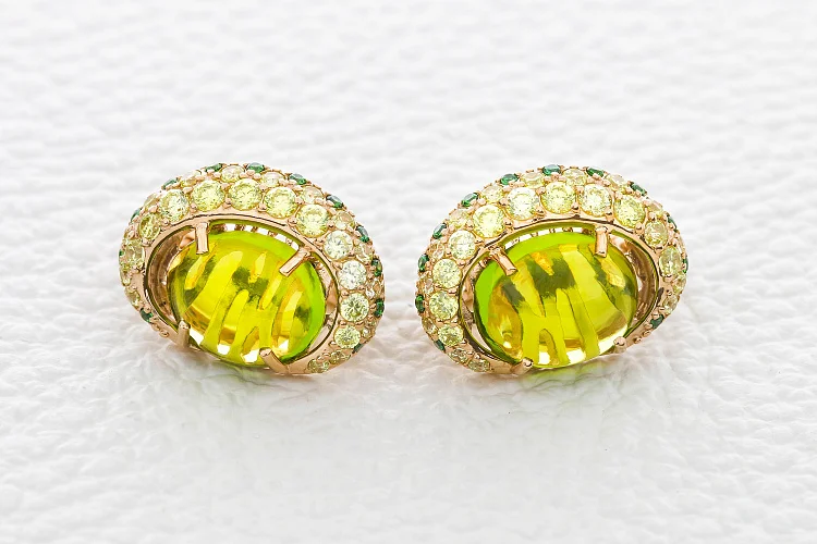 Серьги из красного золота с 2 кварцами и 76 фианитами