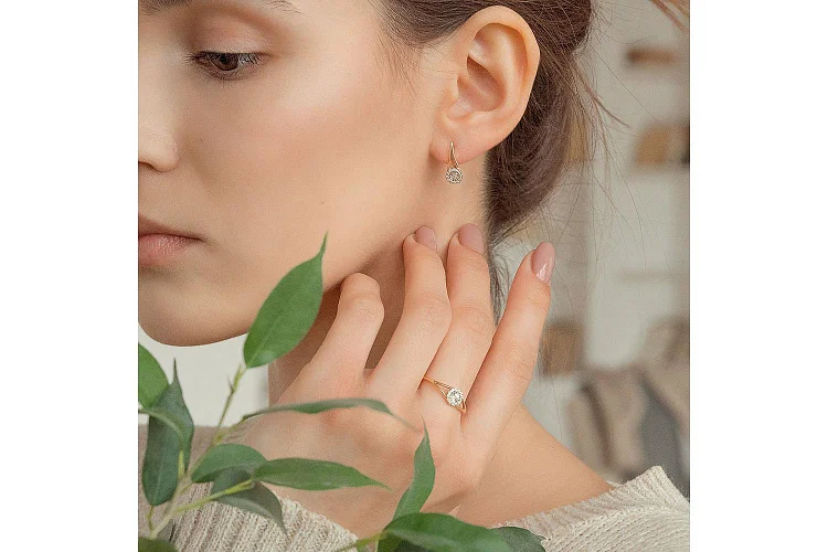 Кольцо Цветок из красного золота с 13 бриллиантами