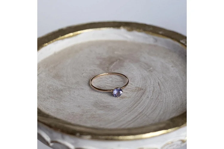 Кольцо из красного золота с танзанитом