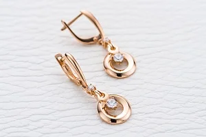 Серьги из красного золота с 4 фианитами