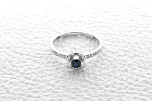 Кольцо Цветок из белого золота с сапфиром и 12 бриллиантами