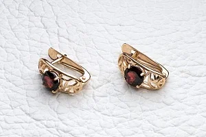 Серьги из красного золота с 2 гранатами