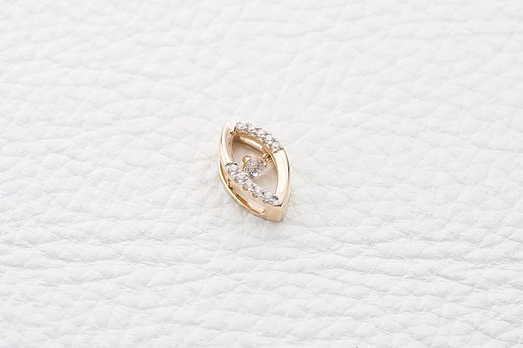 Подвеска из красного золота с 11 фианитами