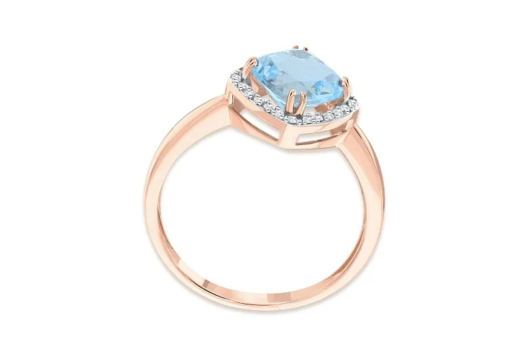 Кольцо из красного золота с топазом sky и 24 фианитами