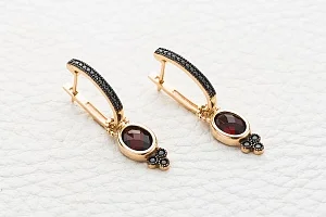 Серьги-трансформеры из красного золота с 2 гранатами и 32 фианитами
